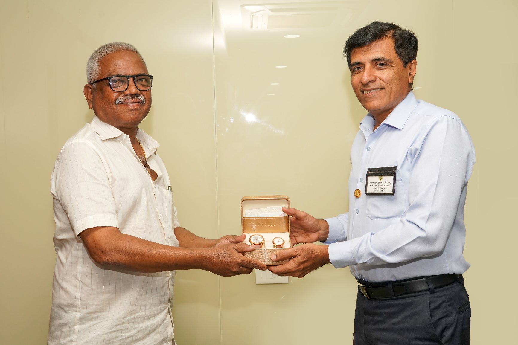 Distribution of Wrist Watches by D(CP&P) to the Employees who have completed 20 Years of service in MDL- 10th Jan 2023123